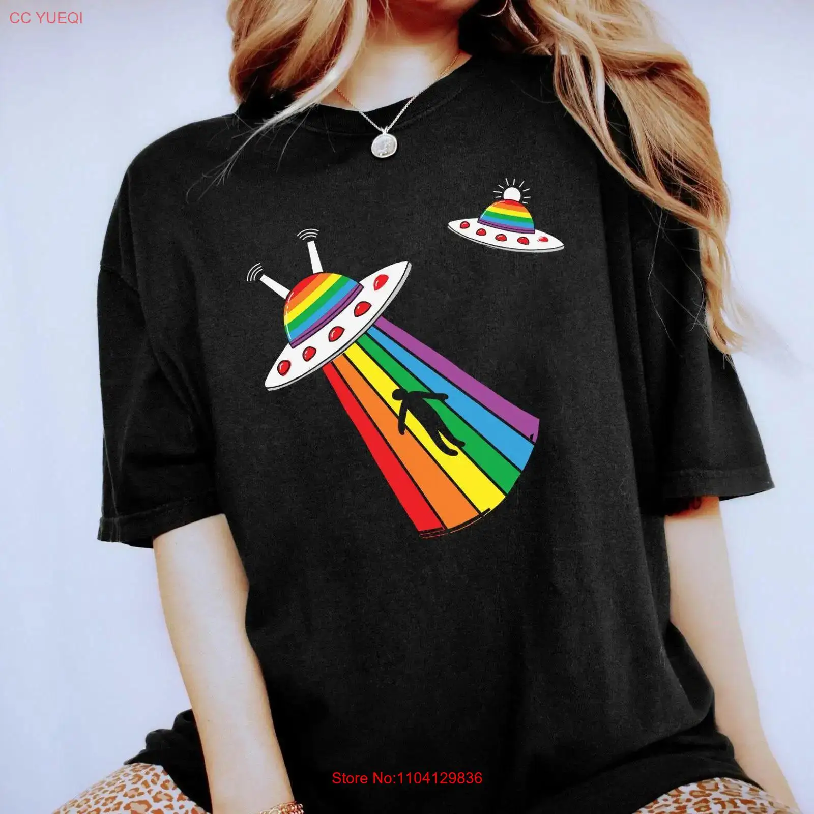 Vintage Queer Fashion - T-shirt LGBTQ Alien Pride UFO Abduction
